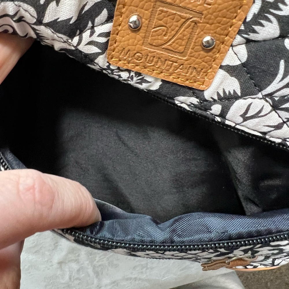 NWT Stone Mountain Multi pocket, Crossbody adjustable strap purse - Picture 4 of 11